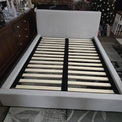 Signature Bed from thuma queen size!!