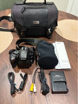 Nikon D5100 DSLR Camera + 18-200mm VR Lens