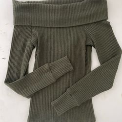 Women’s off the shoulder sweater w/lace up back and cut out - Size Small