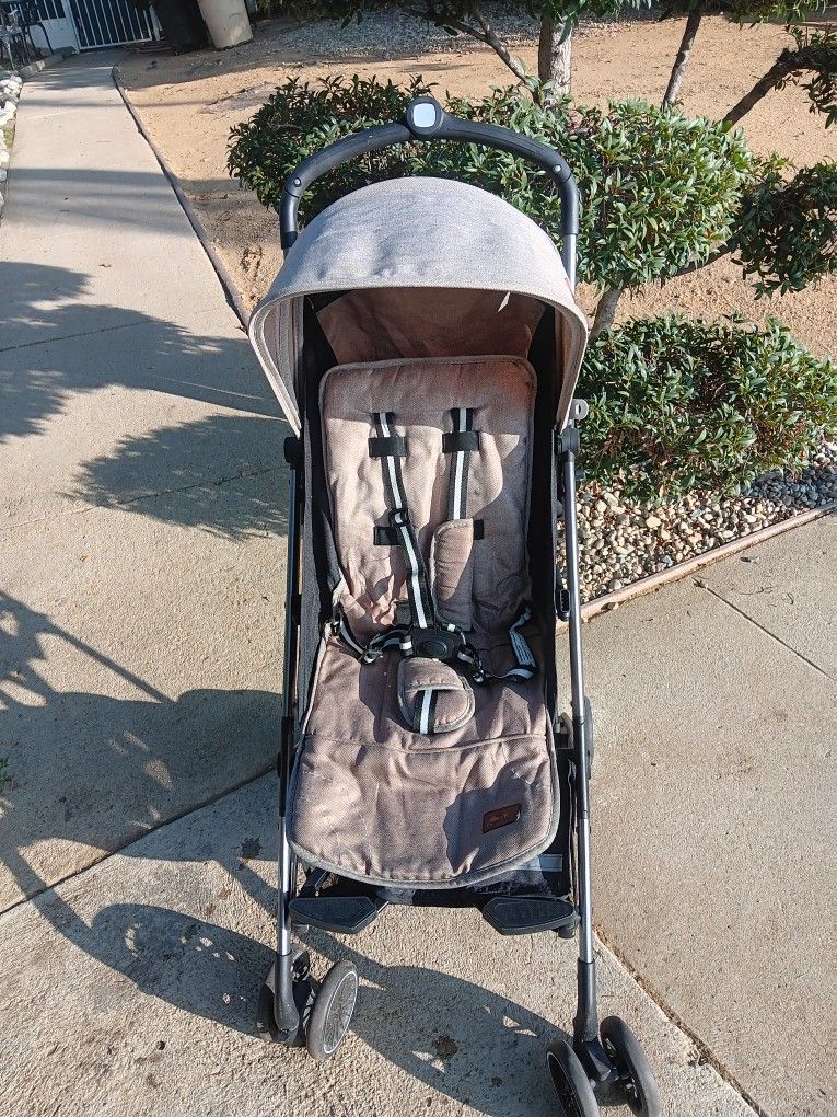 !! Baby Stroller Missing The Handle