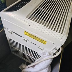 AC UNIT FRIGIDAIRE BIG AC