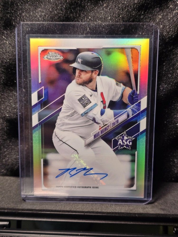 Max Muncy Auto Topps Chrome Refractor