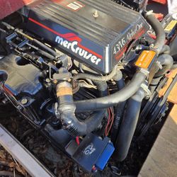 House Boat Engine Mercruiser & Outdrive 