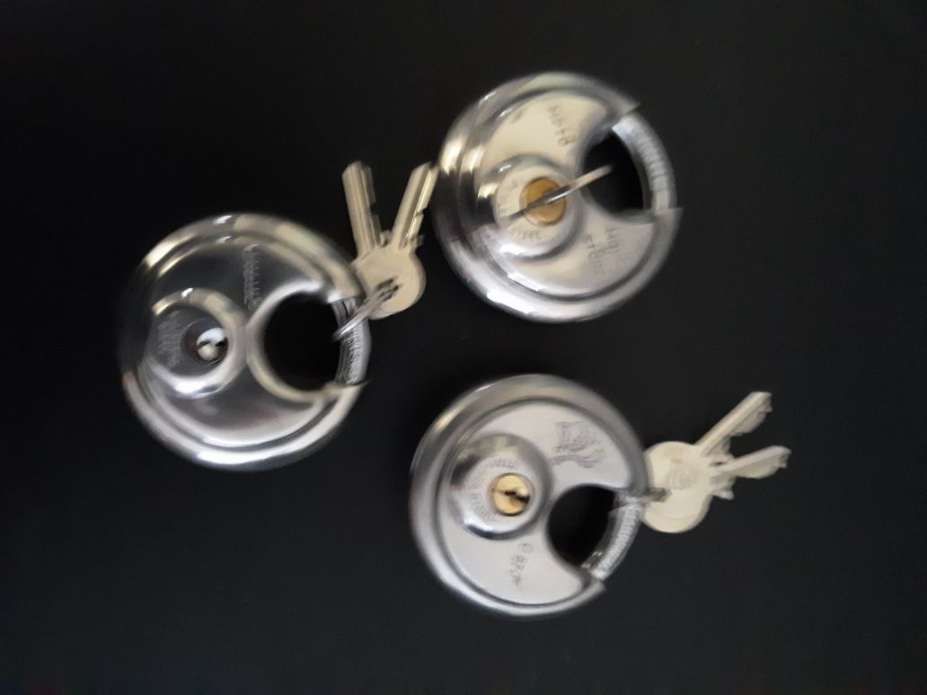 3 pad locks w/keys