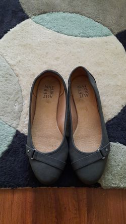 Flat shoes