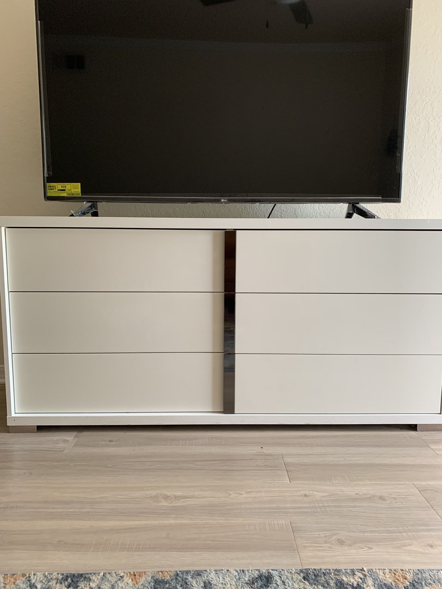 Luma Vista White Dresser