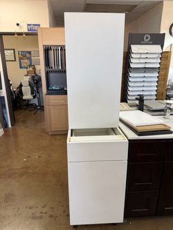 Flat panel kitchen cabinet 18in wide upper and lower with trash pull out