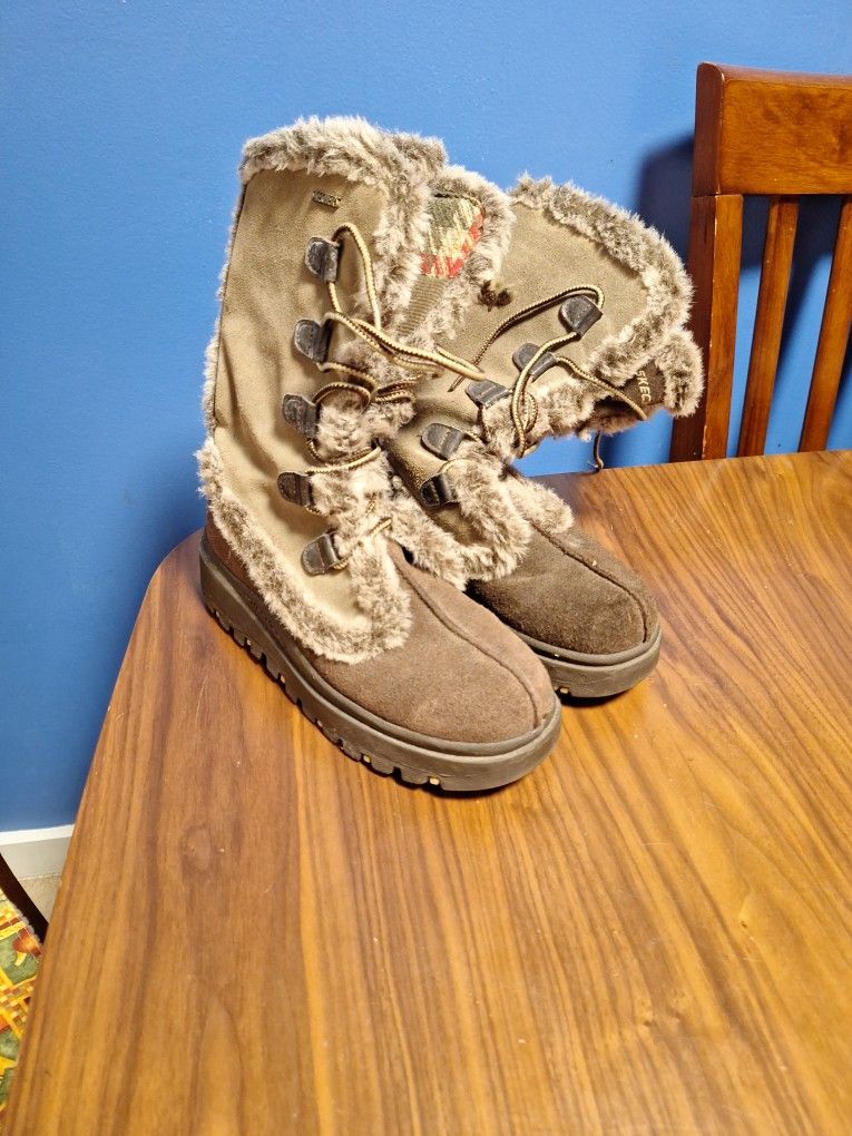 New Sketchers Snow Boots Womens 7.5