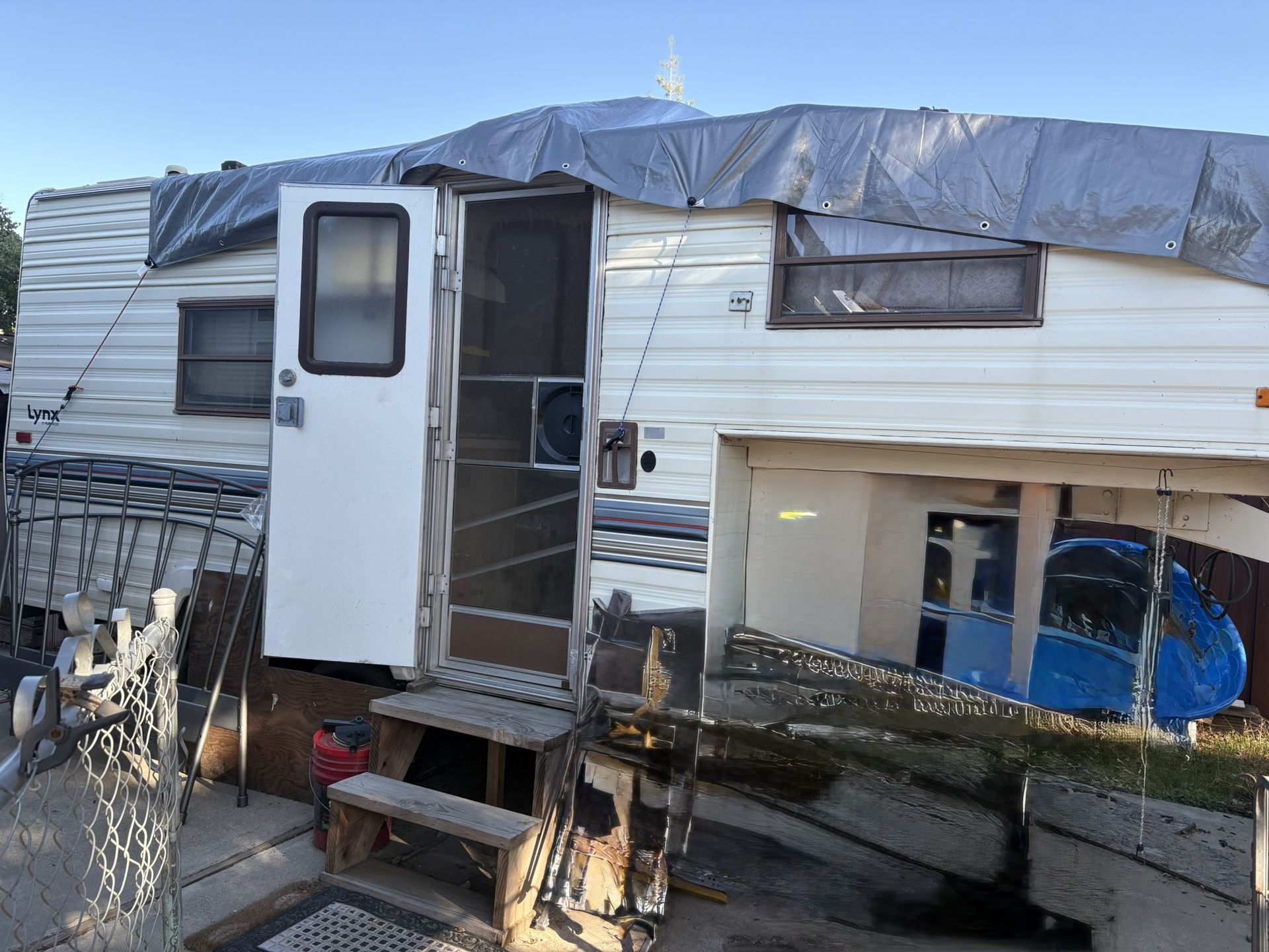 Fifth Wheel Trailer 1990