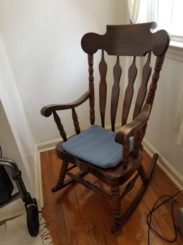 Solid wood rocking chair