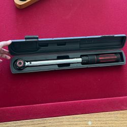 Performance Tool 3/8" Drive Pro Lock Torque Wrench, with Included Case and Dual Scale Adjustments