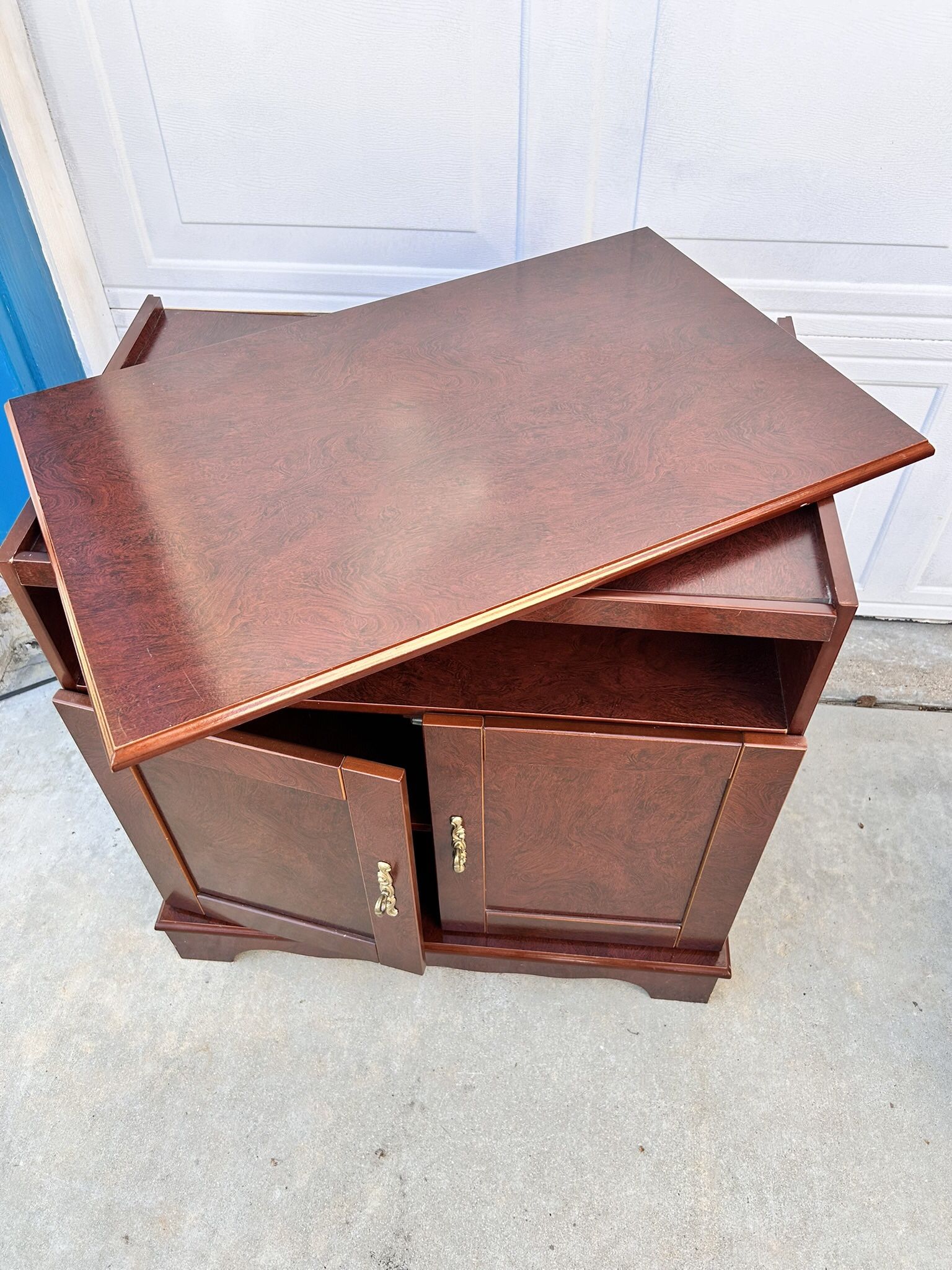 Compact TV/Entertainment Center