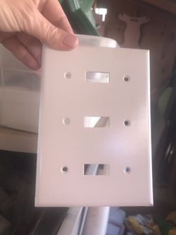 Box of electrical items.