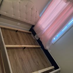 Upholstered Full Bed Frame 