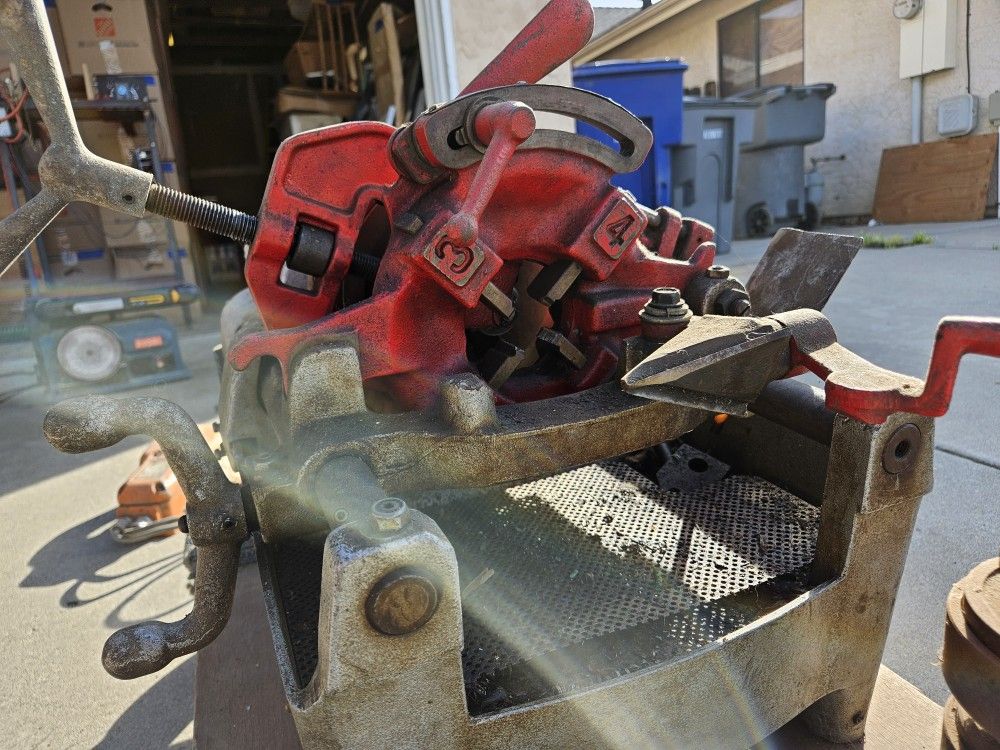 Industrial Thread Machine