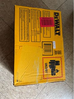 DeWalt DCS356D1 20V MAX XR Brushless Cordless Oscillating Multi-Tool Kit.