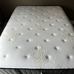 NEW QUEEN SIZE Sterns And Foster Mattress Bed 