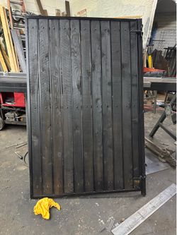 Puerta de metal de madera 48x72