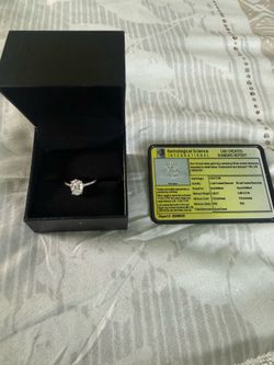 Like new 2-1/4 CT. T.W. Oval Certified Lab-Grown Diamond Engagement Ring in 14K White Gold (F/VS2) size 7.5