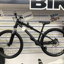 Specialized P3 Black Downhill with 26” Wheels. Sthis Specialized