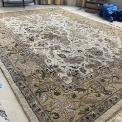 Large Area Rug. 158” x 115” - Originally $2800.      Asking $295