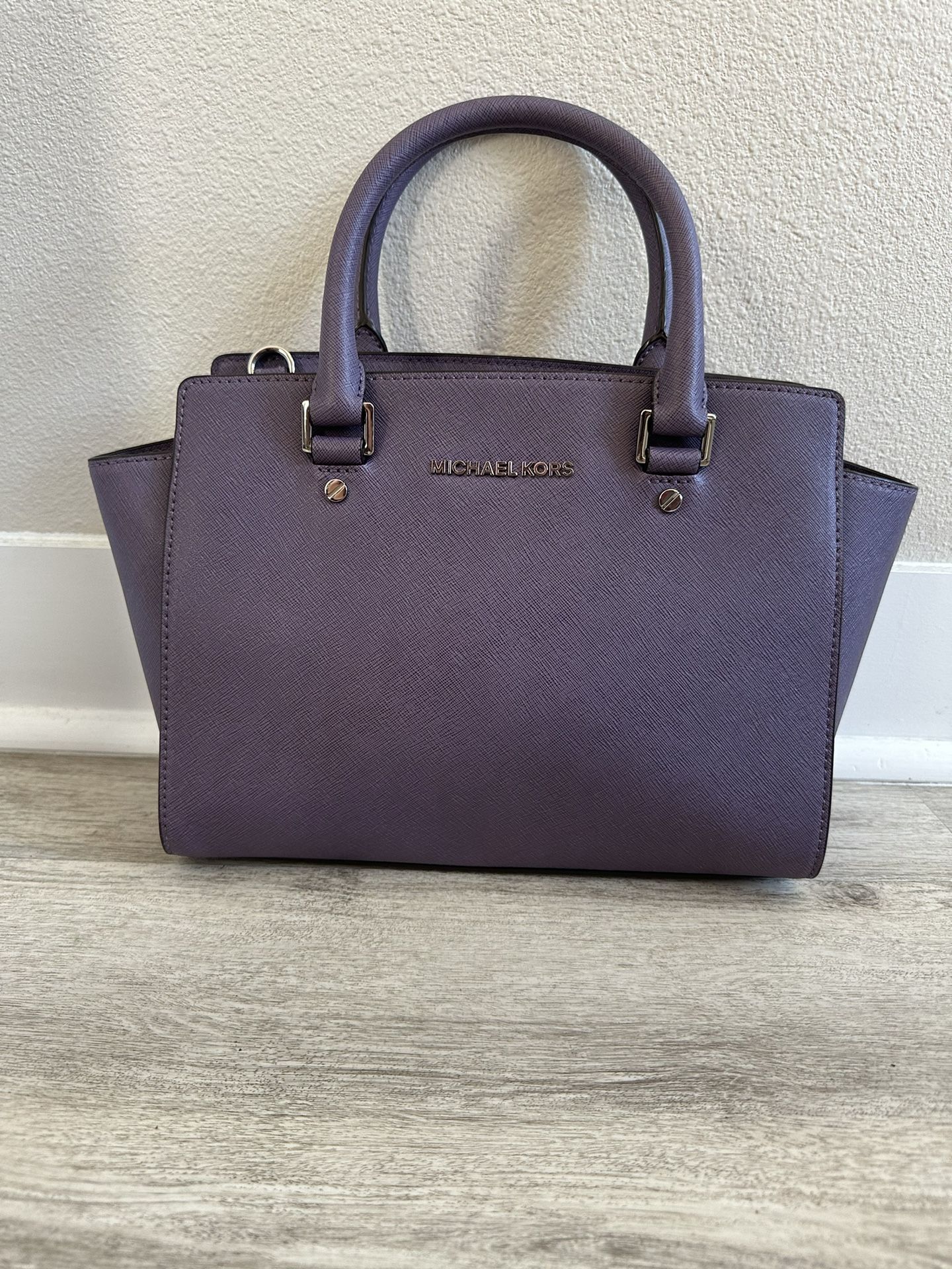 Michael Kors Selma Medium Saffiano Leather Satchel Handbag color Merlot (wine)