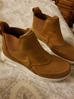Nike Women's Air Max Mid Casual Shoes