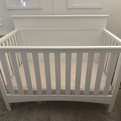 Delta Children Fancy 4-in-1 Convertible Crib