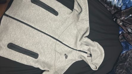 Size S Grey Nike Tech