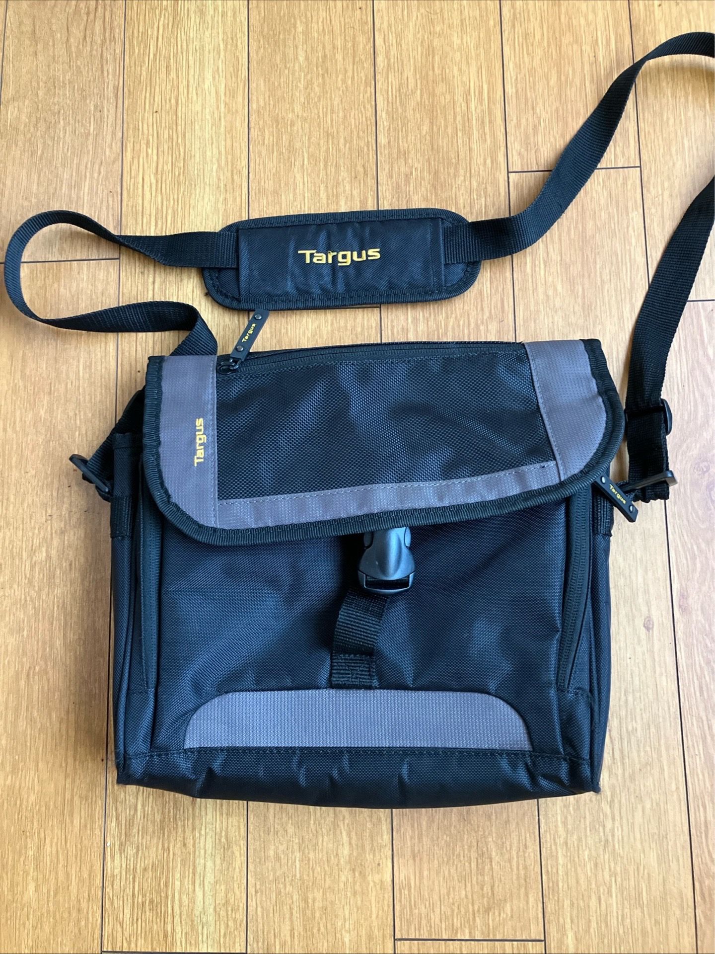 Targus Messenger Bag