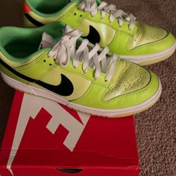 Nike SB Dunk fluorescent green (Size men’s 9)