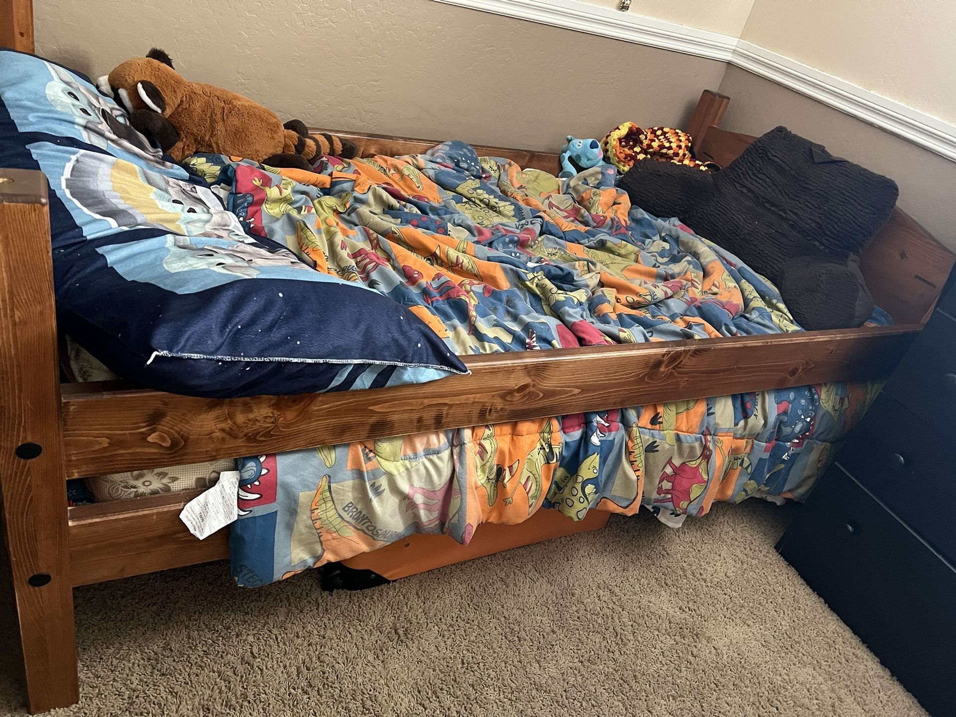 Gently Used Twin Beds WITH mattresses