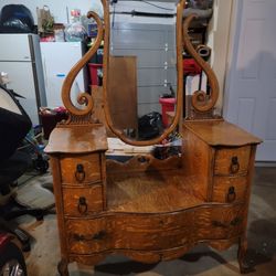 Tiger Striped Oak Vanity Dresser. 