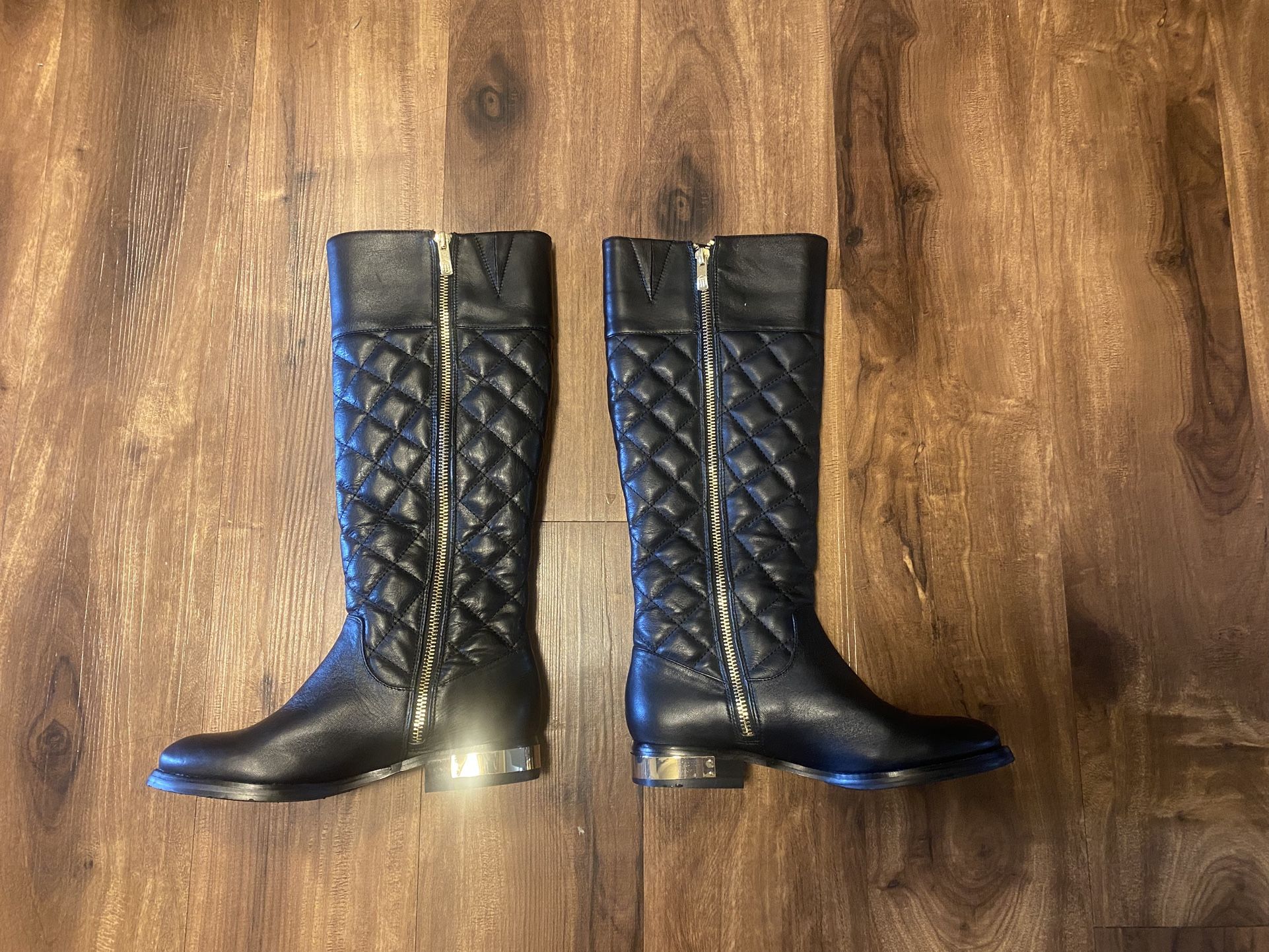 Brand New Woman’s Vince Camuto brand Black Quieted Leather Knee High Boots Up for Sale 