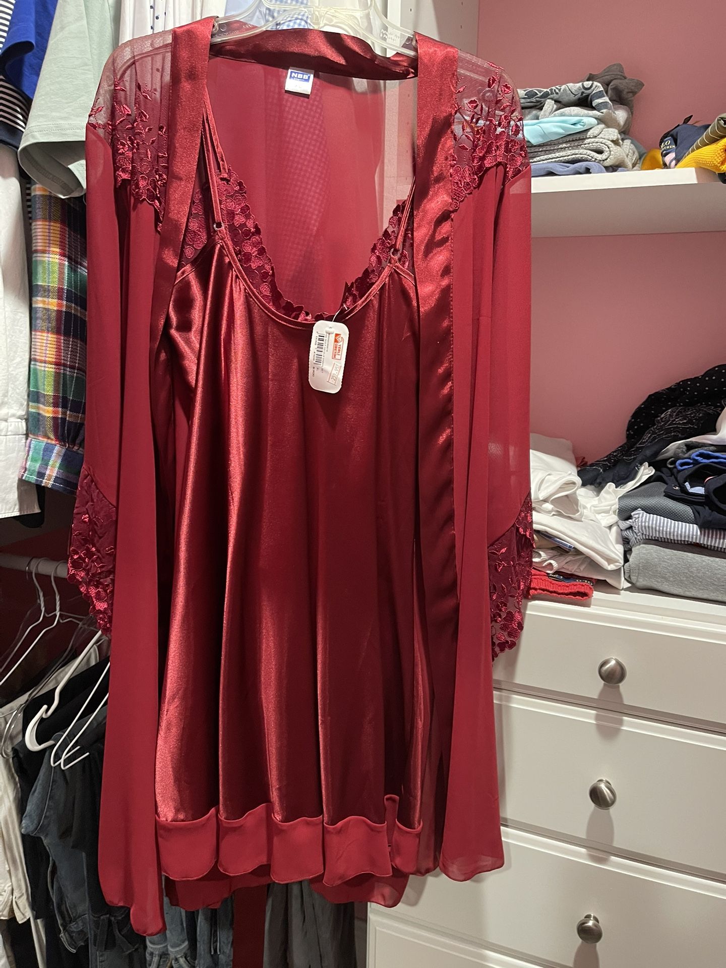 Nightgown read never use it size X, Large or large canI use it for both $25.
