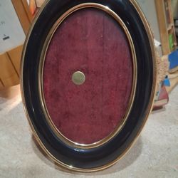 Small oval picture frame