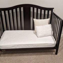 Graco Crib toddler Bed and Changing Table 