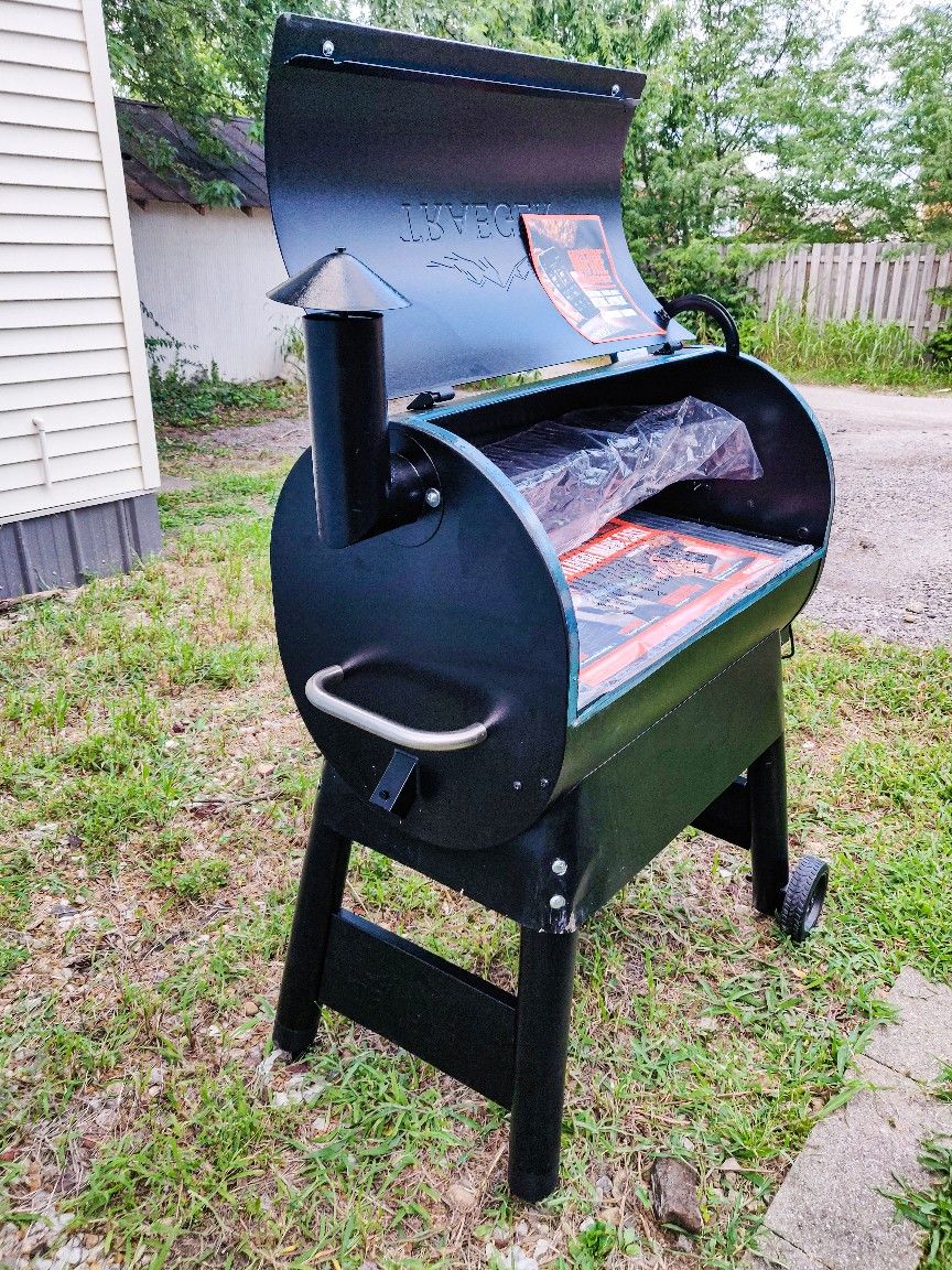 Traeger Pro 780 Black Pellet Grill BRAND NEW NEVER USED