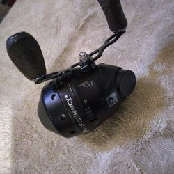 Spin cast Reel