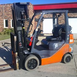 Quad Mast Toyota 5000 LB Capacity Forklift 