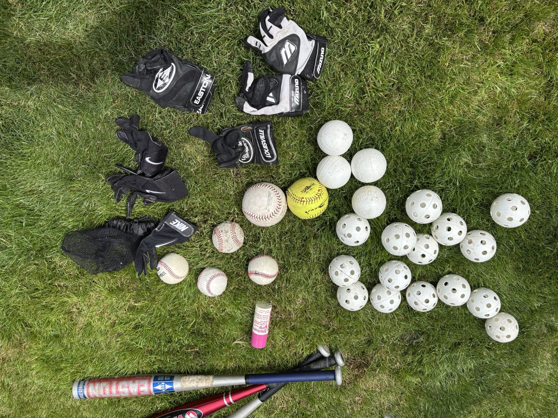 Nike Baseball Bag  With Bats  And Balls 
