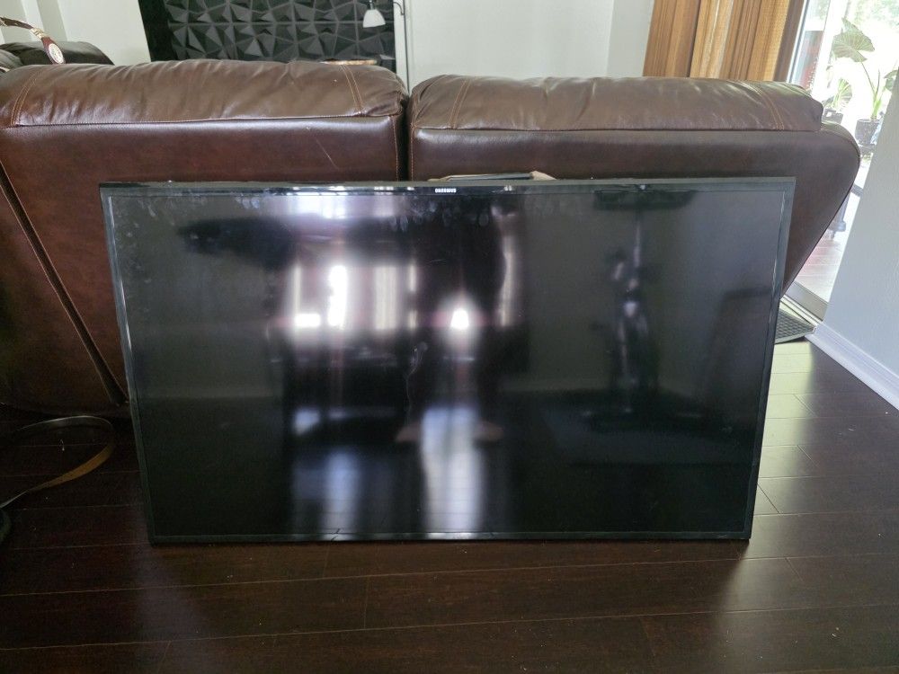 60 Inches SAMSUNG TV