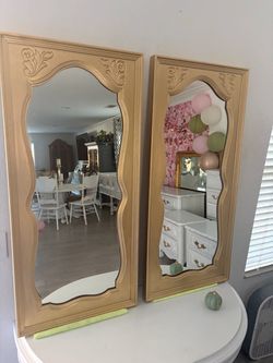 Mirrors in excellent condition