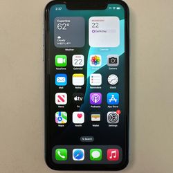 iPhone XR Blue 64 GB UNLOCKED