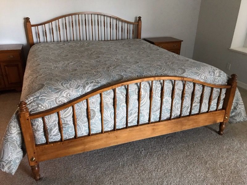 Ethan Allen Solid Maple Cal. King Spindle Bed