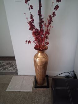 This's a Beatiful Metal Gold Vase