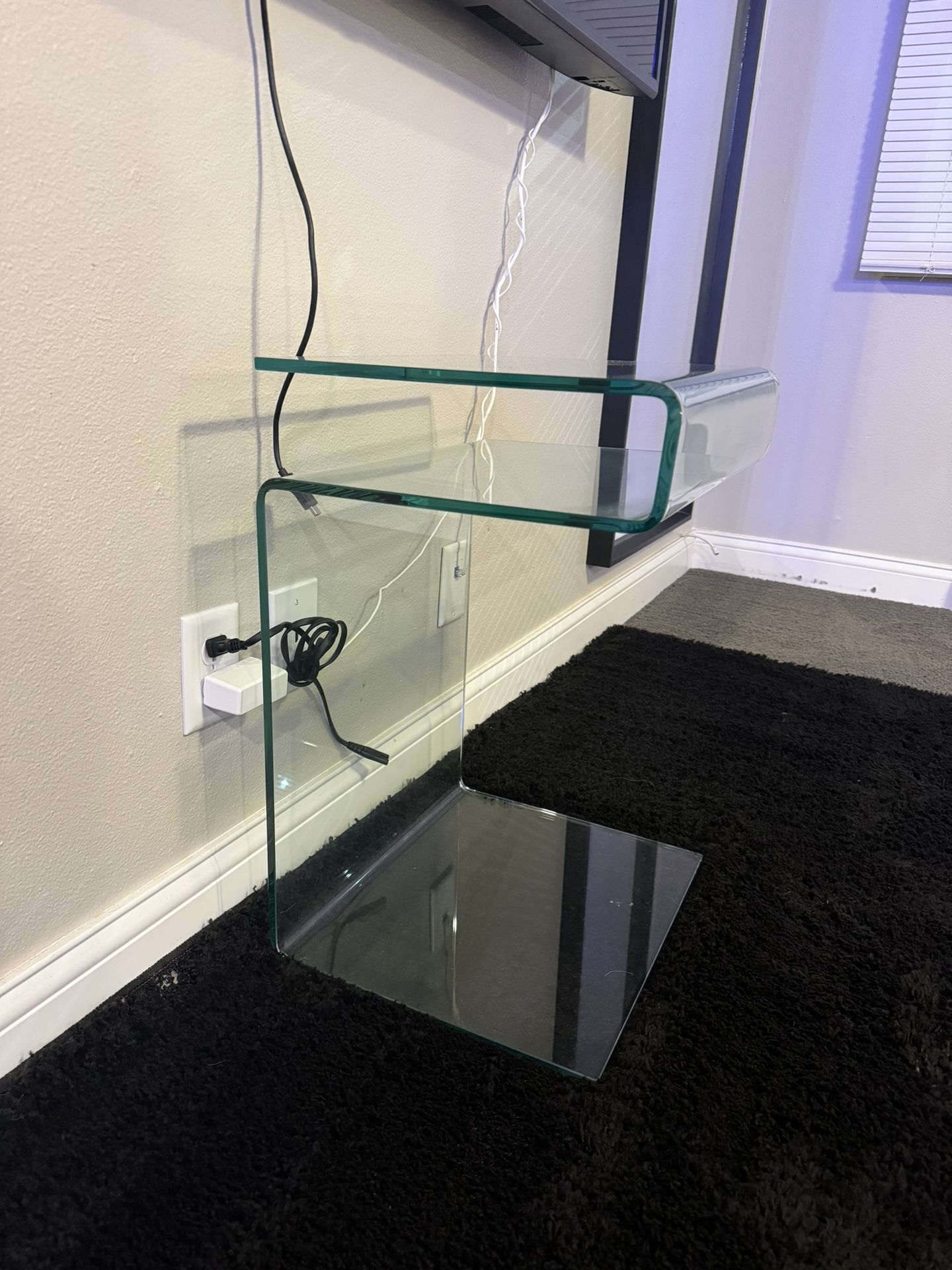 ACRYLIC SIDE TABLE 