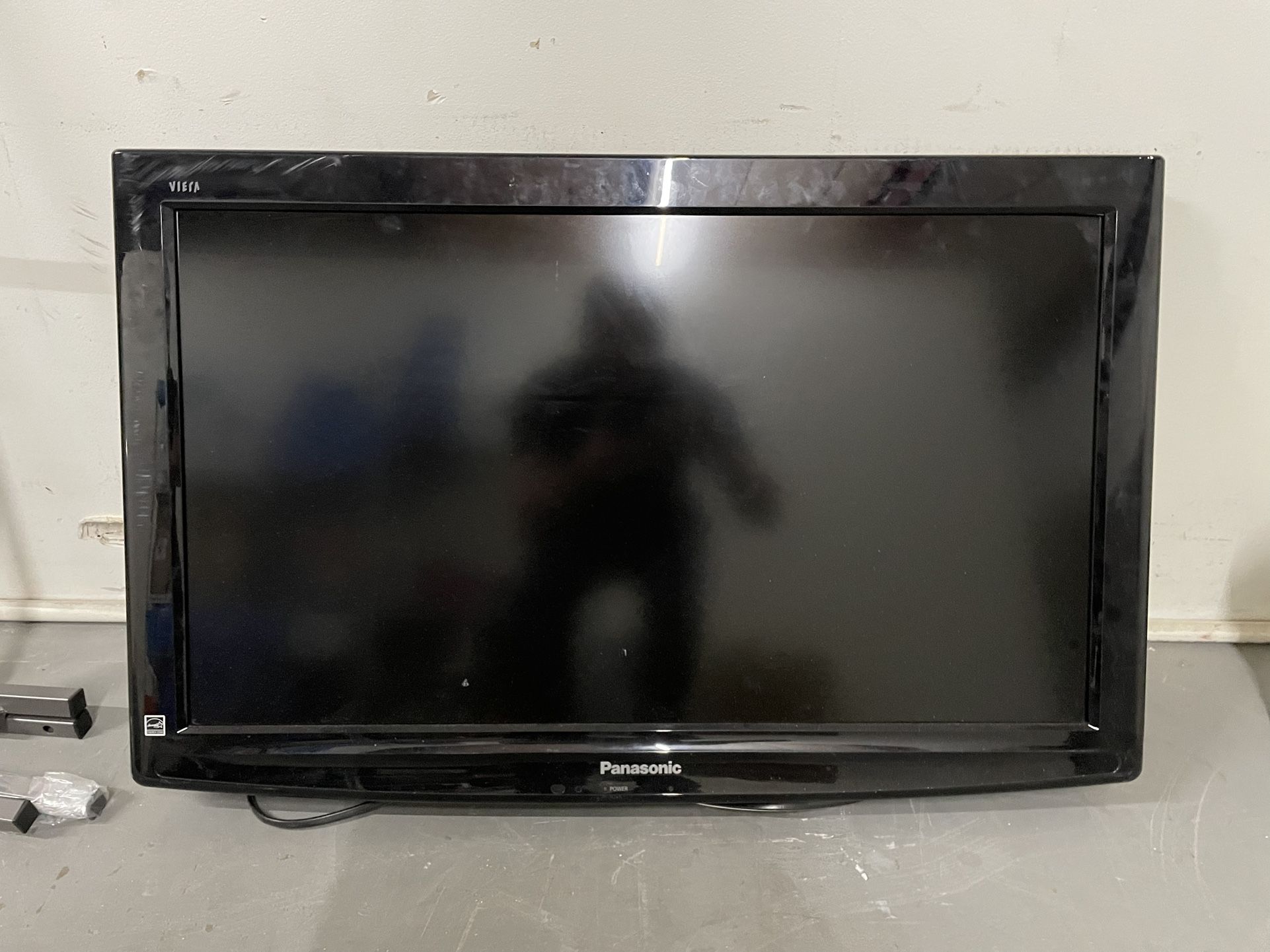 Panasonic 32 In LCD Tv!