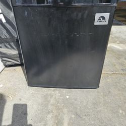 Igloo Mini Fridge 