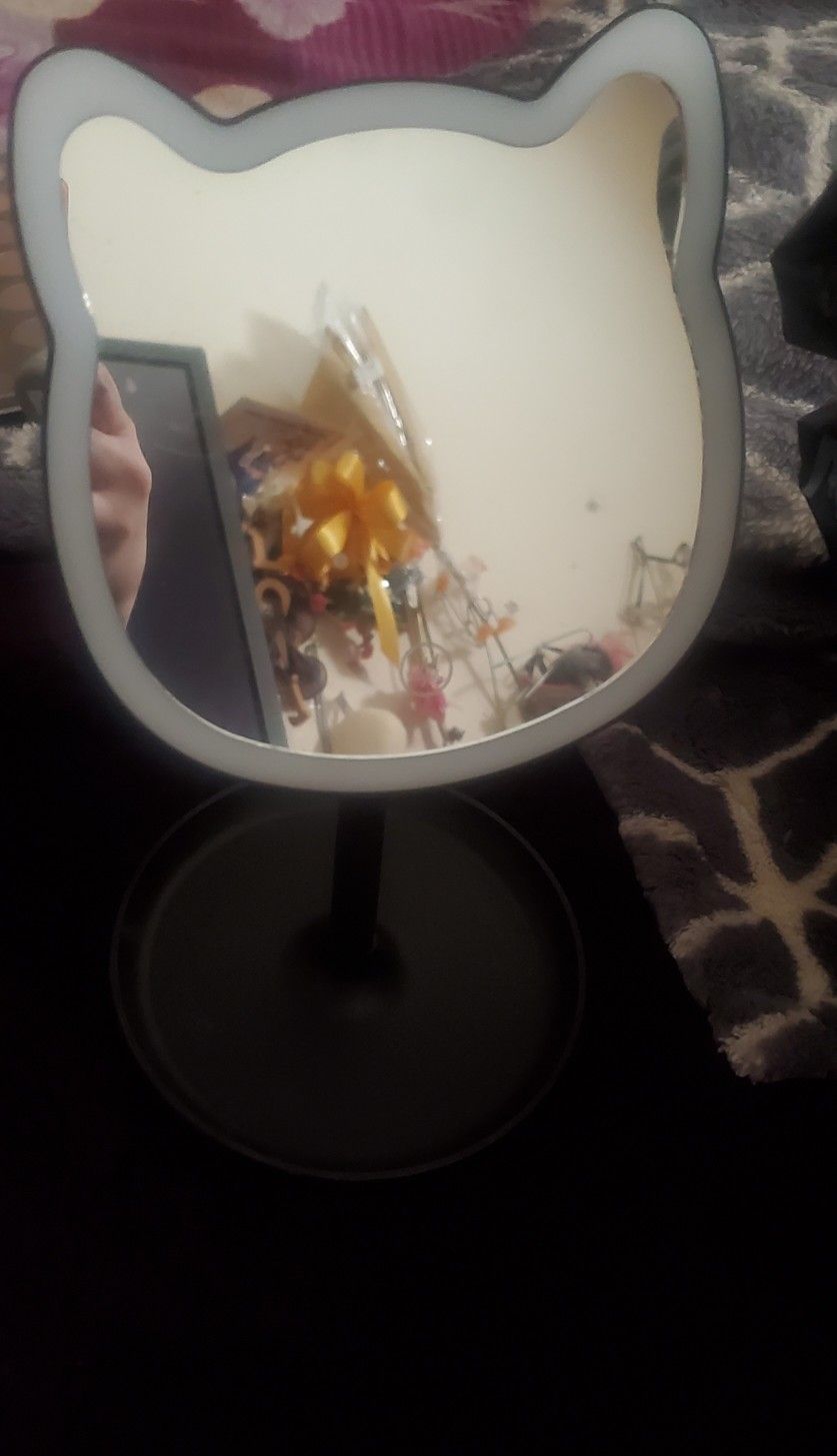 CAT SHAPE MIRROR